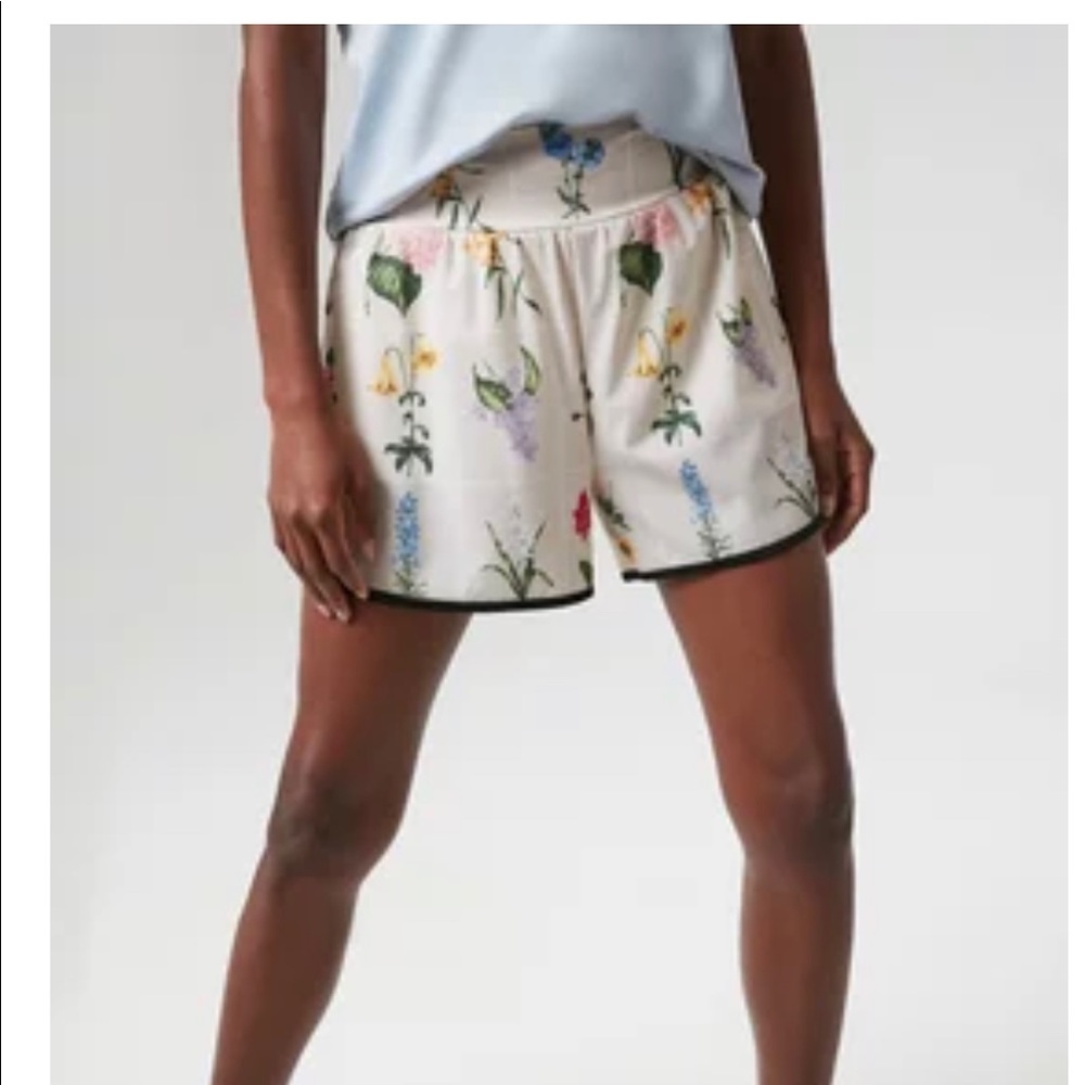 NWT Tuckernuck fresh buds jogging run floral shorts